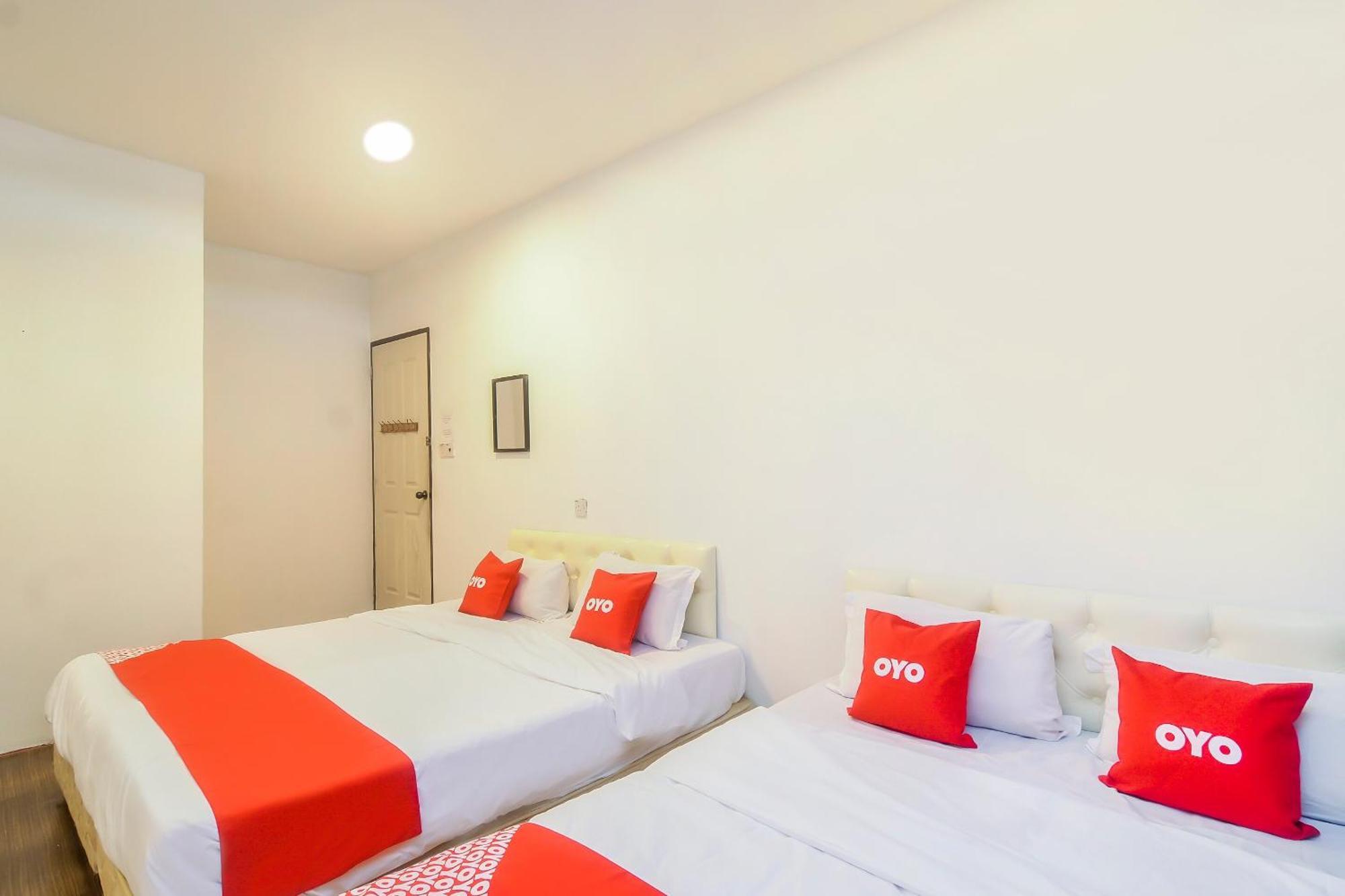 Oyo 44017 L & C Premium Stay Кучинг Экстерьер фото