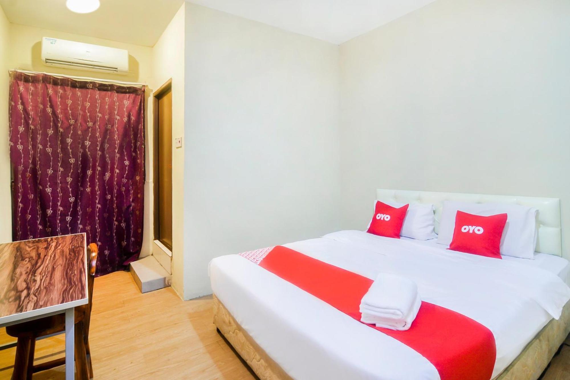 Oyo 44017 L & C Premium Stay Кучинг Экстерьер фото