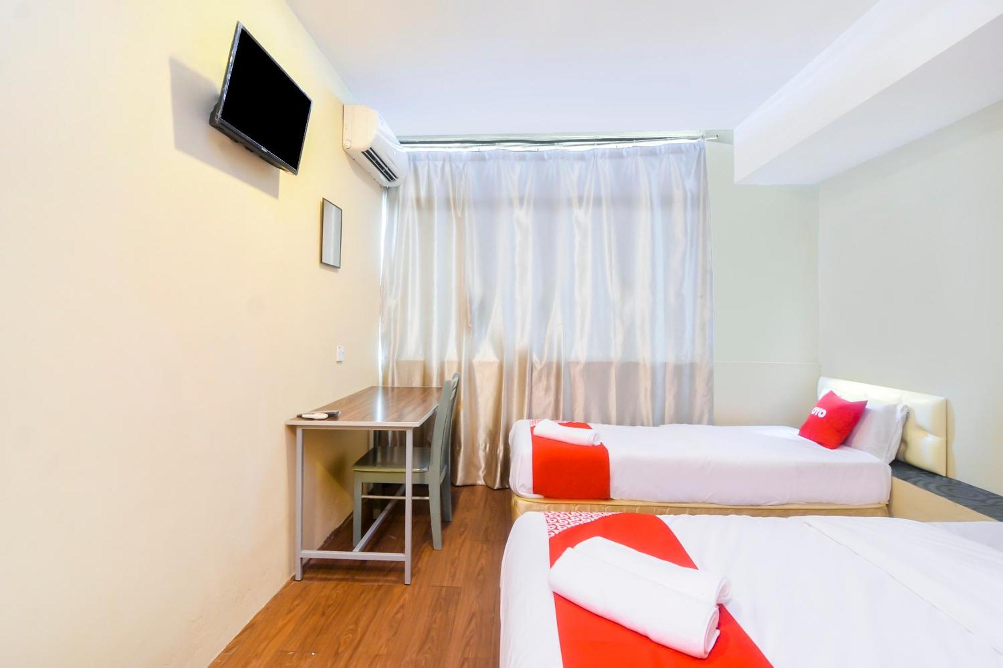 Oyo 44017 L & C Premium Stay Кучинг Экстерьер фото