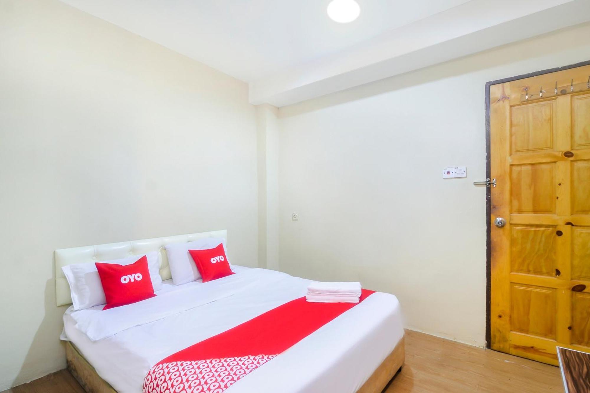 Oyo 44017 L & C Premium Stay Кучинг Экстерьер фото